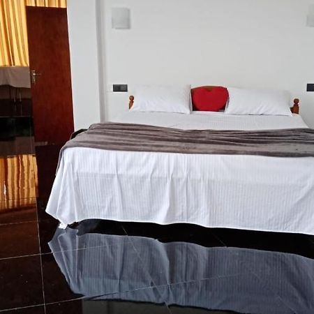 Air Vision 98 Hotel Katunayaka Bagian luar foto