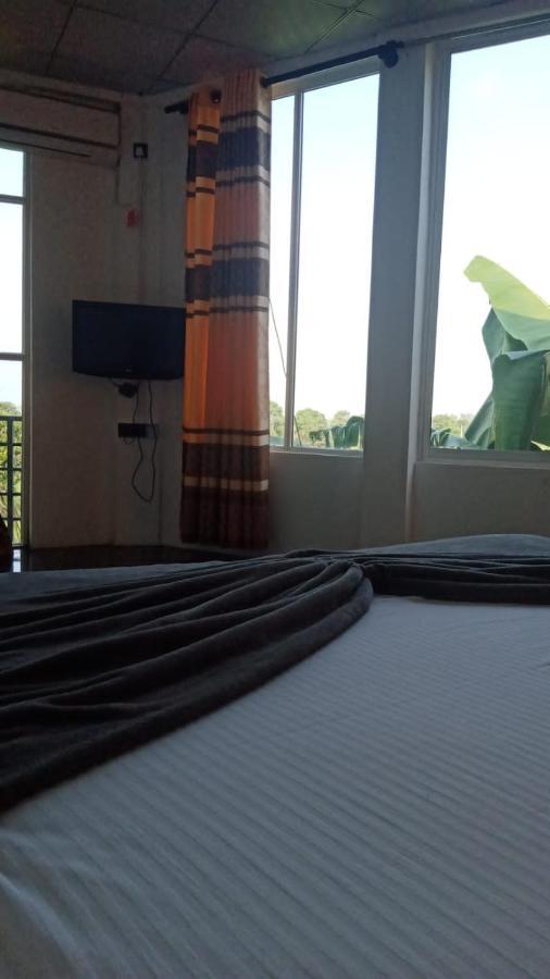 Air Vision 98 Hotel Katunayaka Bagian luar foto