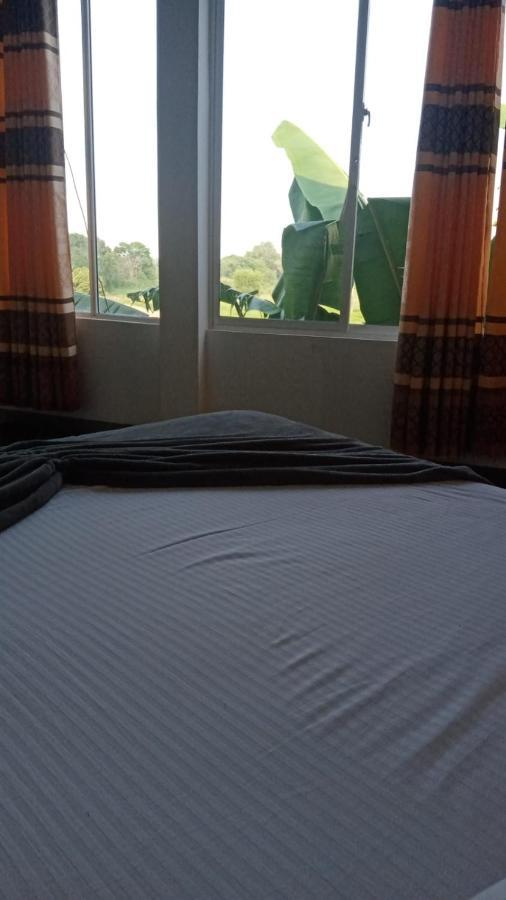 Air Vision 98 Hotel Katunayaka Bagian luar foto