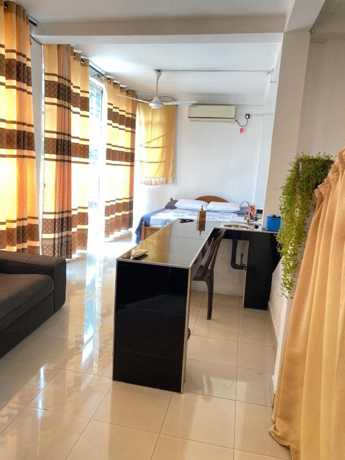Air Vision 98 Hotel Katunayaka Bagian luar foto